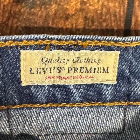 LEVI’S Wedgie Straight Premium Denim Jean in Unstoppable Wear 27 - Picture 7 of 9